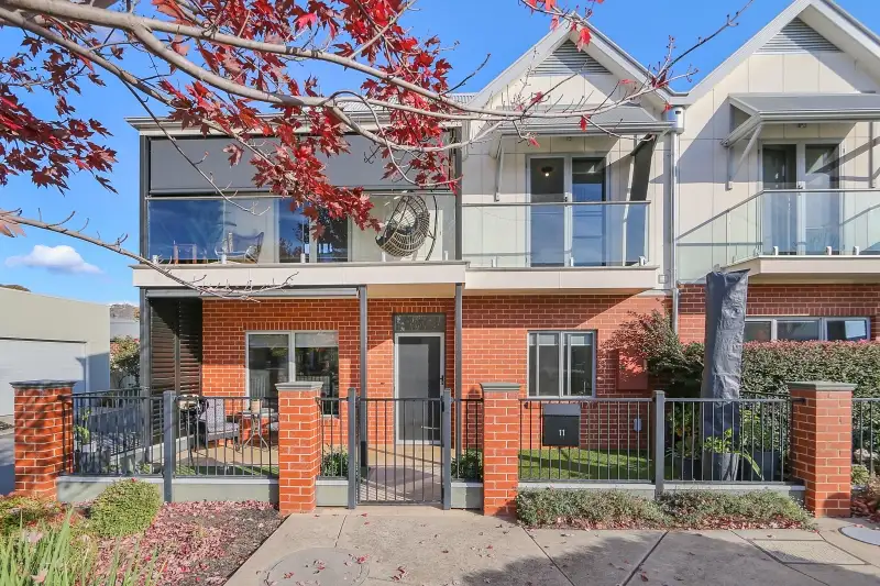 Main view of Homely townhouse listing, 11 Elmwood Circuit, Wodonga VIC 3690