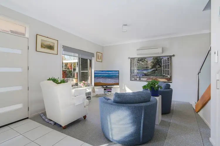 Fifth view of Homely townhouse listing, 11 Elmwood Circuit, Wodonga VIC 3690