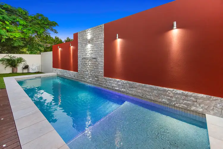 2 Swallow Avenue, Paradise Point QLD 4216