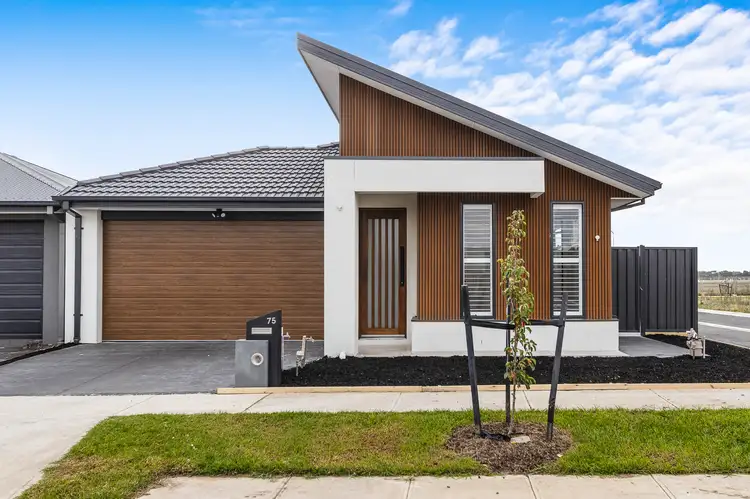 75 Carrera Crescent, Clyde VIC 3978