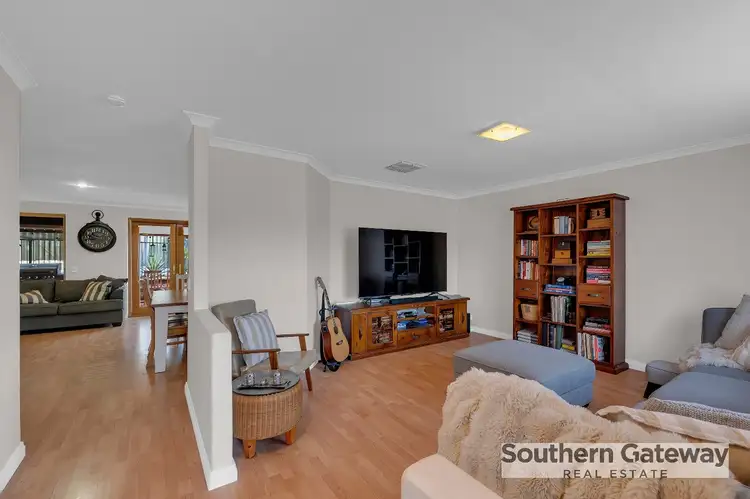 Seventh view of Homely house listing, 4 Dawkins Court, Leda WA 6170
