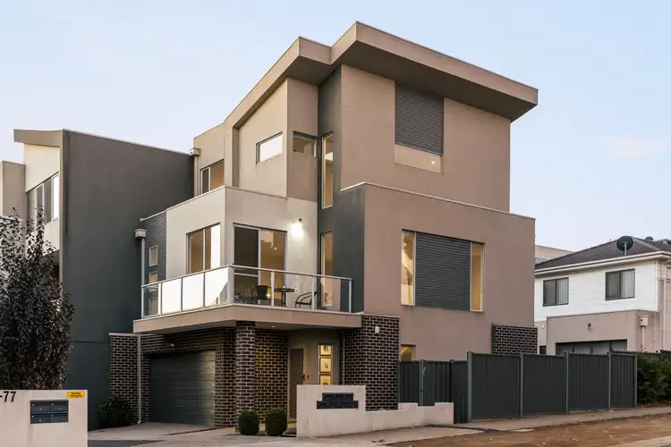 18/69-77 Lancefield Drive, Caroline Springs VIC 3023