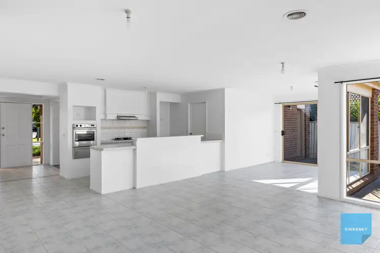 Fifth view of Homely house listing, 7 Macedon Close, Caroline Springs VIC 3023