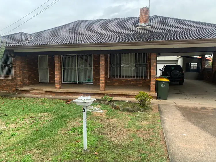 5 Guthega Place, Bossley Park NSW 2176