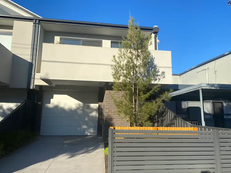 3/2 Grieve Parade, Altona VIC 3018