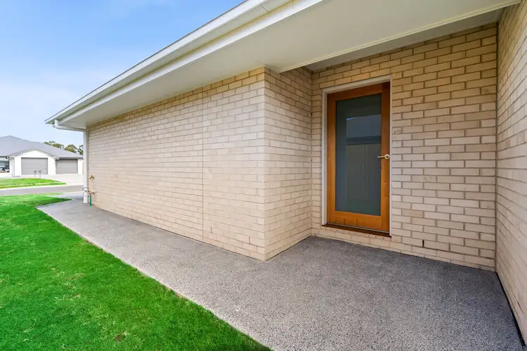 2/15 Mali Way, Logan Village QLD 4207