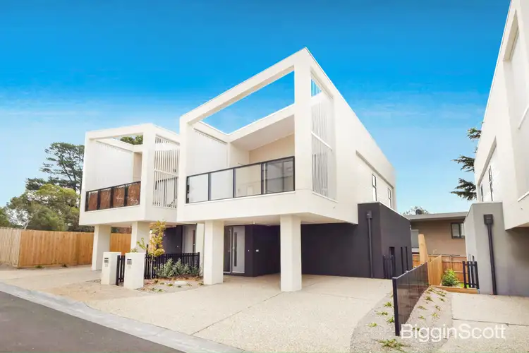 18 Oak Terrace, Wheelers Hill VIC 3150