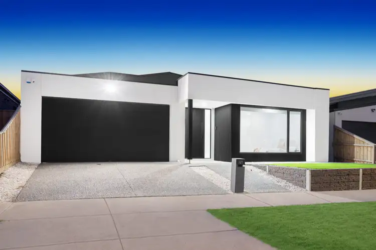 26 Poyner Circuit, Mickleham VIC 3064