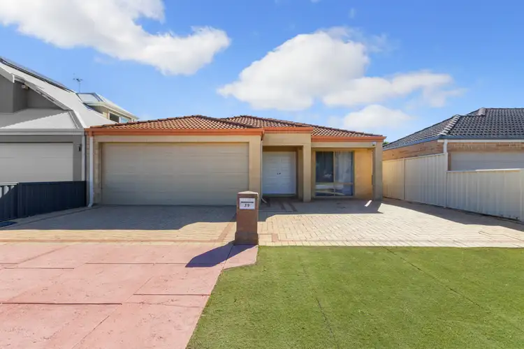 39 Balaka Way, Queens Park WA 6107