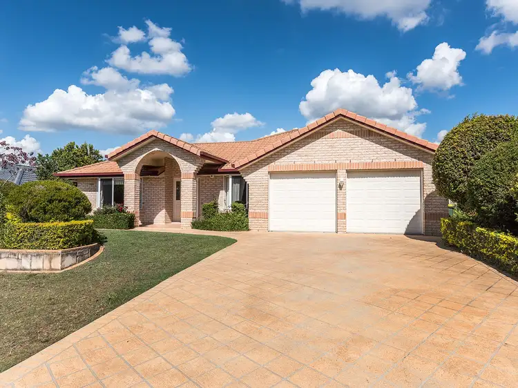 59 Oakley St, Carindale QLD 4152