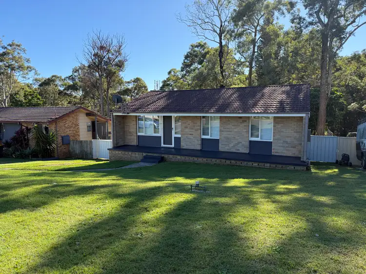 21 Middle Point Road, Bolton Point NSW 2283