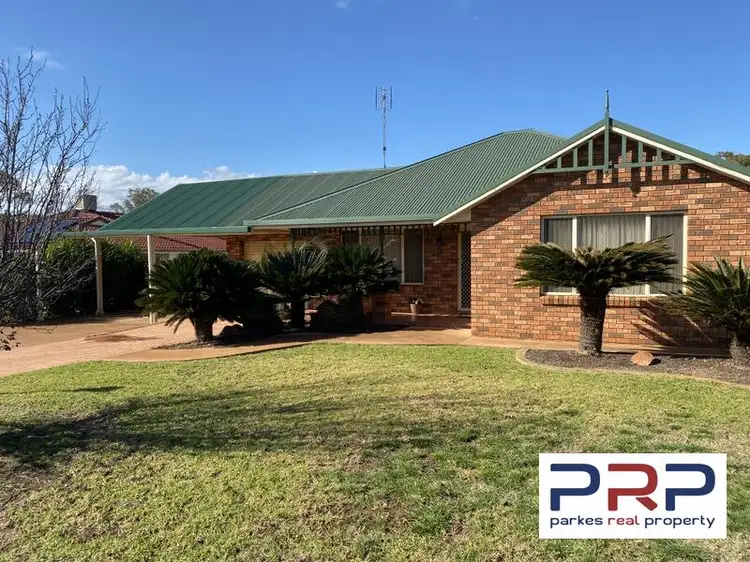 15 Golden Bar Drive, Parkes NSW 2870