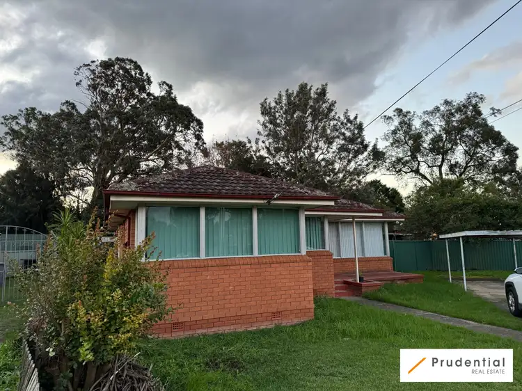5 Noeline Avenue, Macquarie Fields NSW 2564
