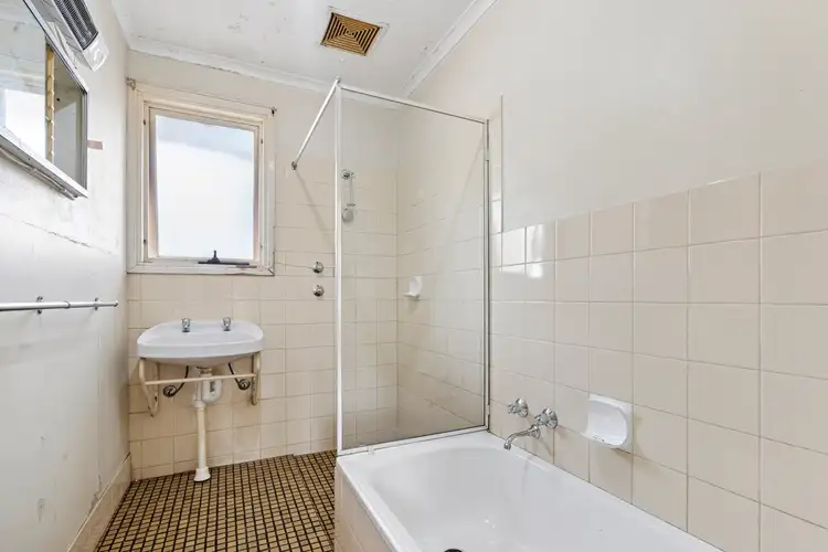 Fifth view of Homely house listing, 6 Sharley Court, Renmark SA 5341