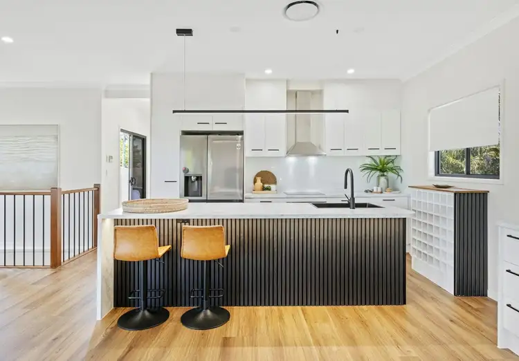2/34 Drake Avenue, Paradise Point QLD 4216