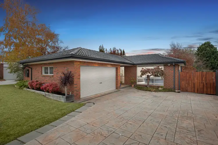 19 Woodside Drive, Rowville VIC 3178