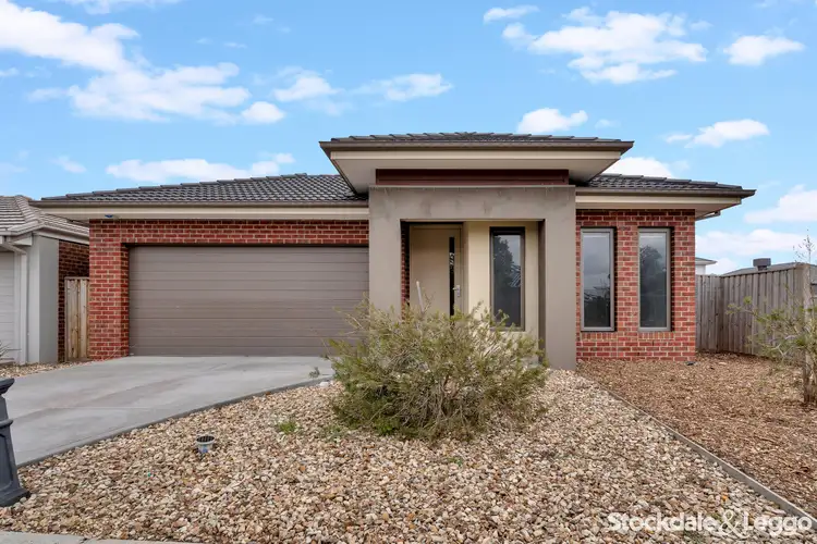 8 Onoway Approach, Mickleham VIC 3064