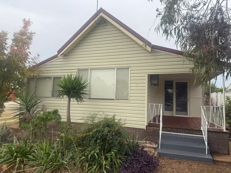 132 Victoria Street, Parkes NSW 2870
