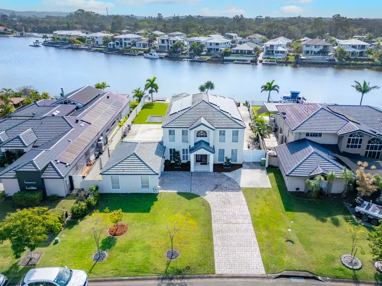 16 Parkwater Point, Helensvale QLD 4212