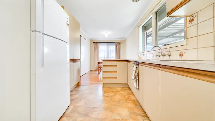 Fifth view of Homely house listing, 8 Carribean Drive, Keysborough VIC 3173