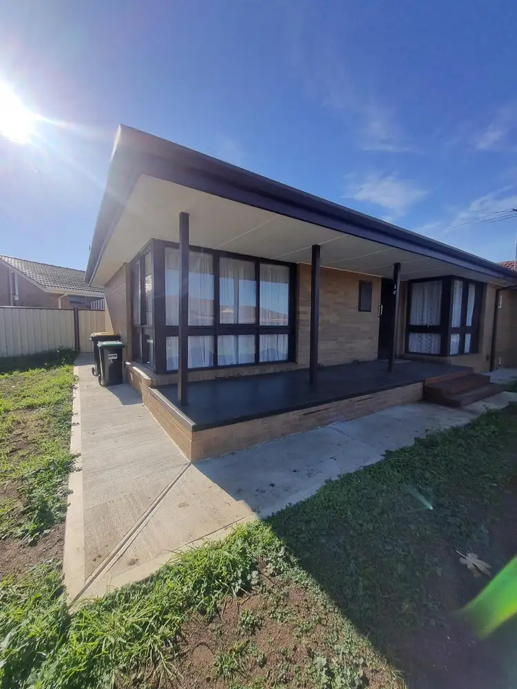 14 Balmoral Place, Melton West VIC 3337