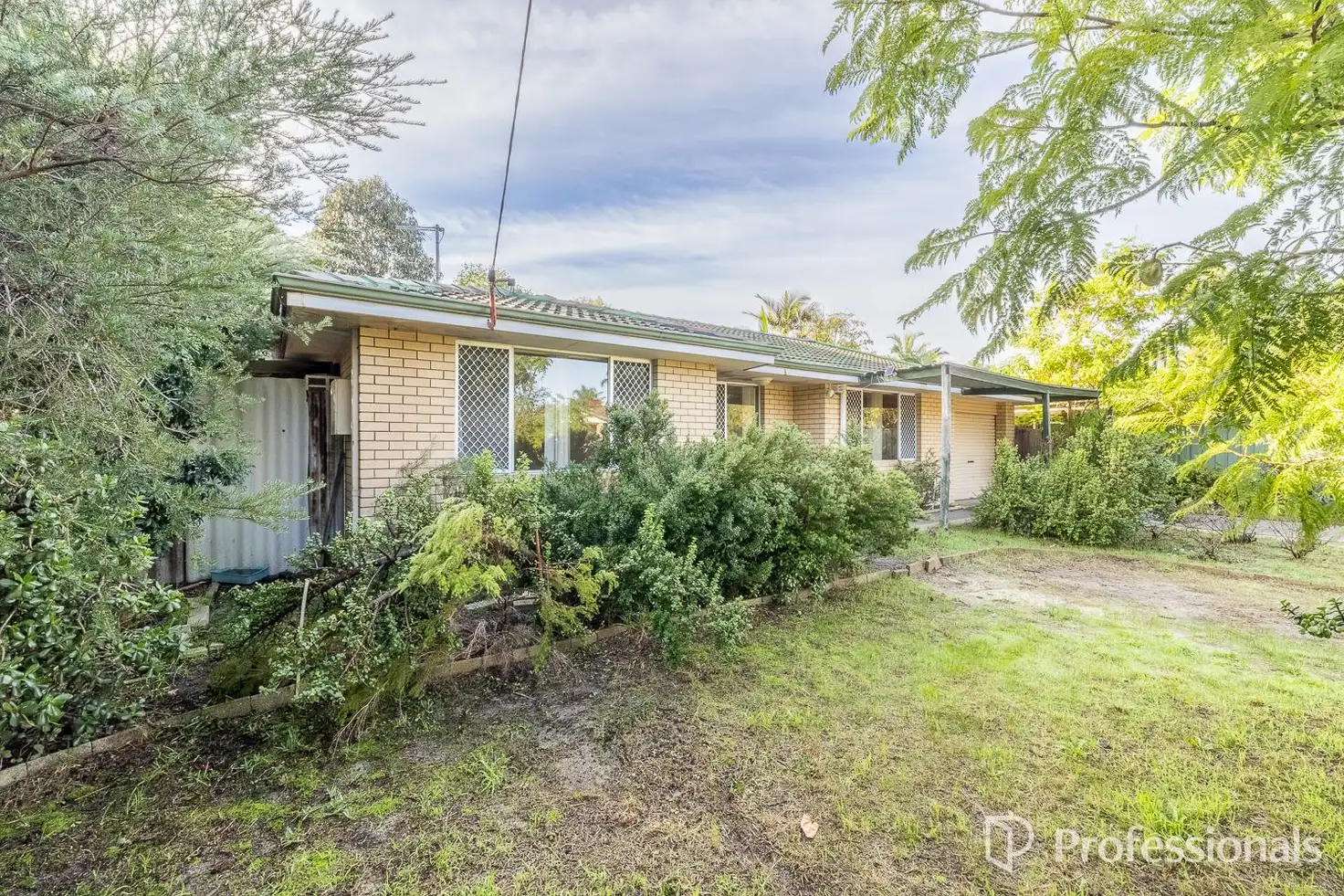 Main view of Homely house listing, 6 Silver Mallee Close, Camillo WA 6111