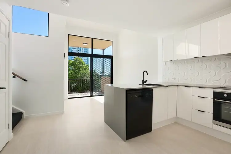 12/143 Frank Street, Labrador QLD 4215