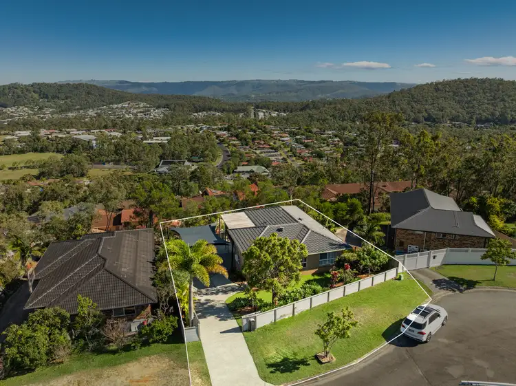 32 Crestridge Crescent