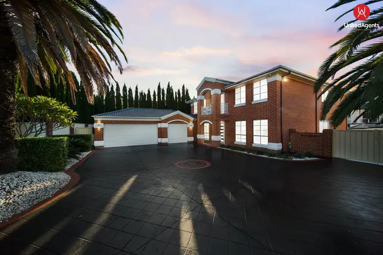 6 Battenberg Close, Cecil Hills NSW 2171