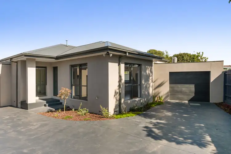 2/33 Lloyd Street, Knoxfield VIC 3180