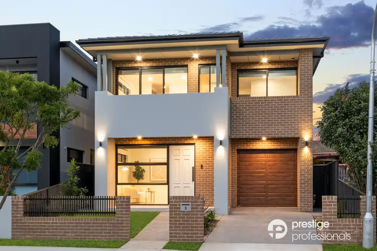 5a Delfin Drive, Wattle Grove NSW 2173