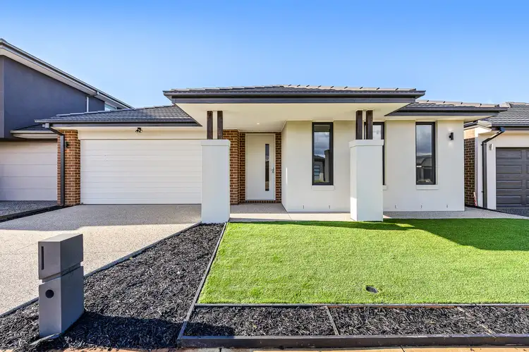25 Khan Boulevard, Clyde North VIC 3978