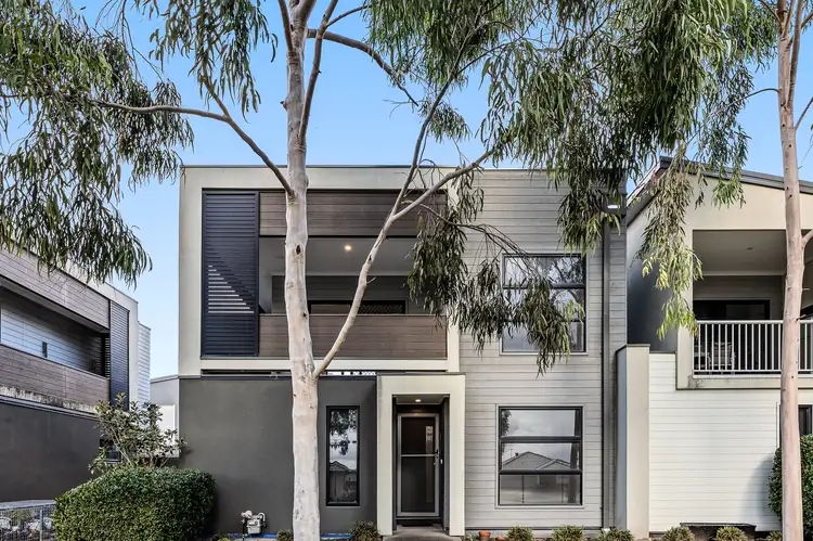 25 Nugget Way, Cranbourne East VIC 3977