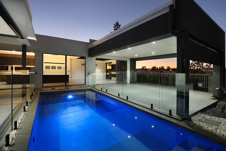 10 Arlington Drive