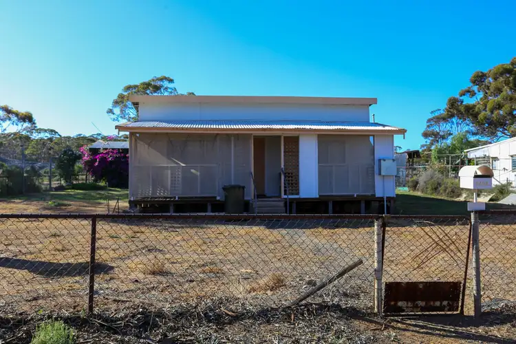 20 Roberts Street, Norseman WA 6443