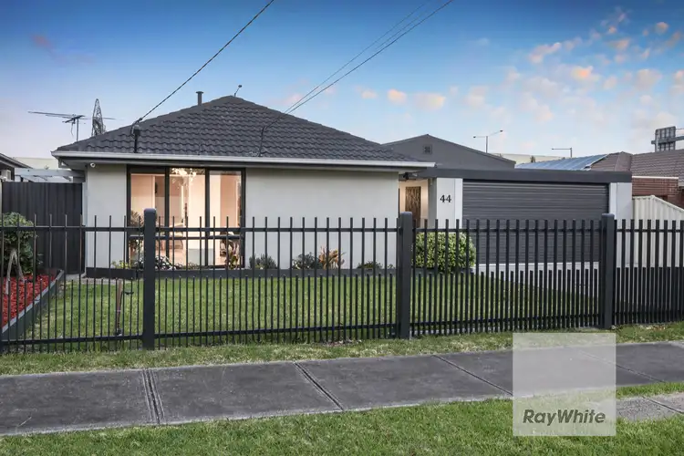 44 Lenoak Street, Gladstone Park VIC 3043