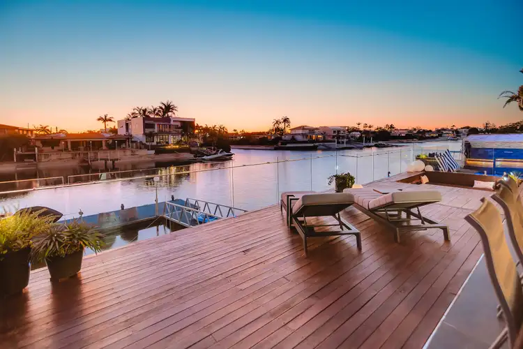 17 Mexicali Court, Broadbeach Waters QLD 4218