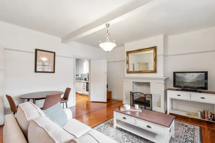 2/33 Queens Road, Melbourne VIC 3004