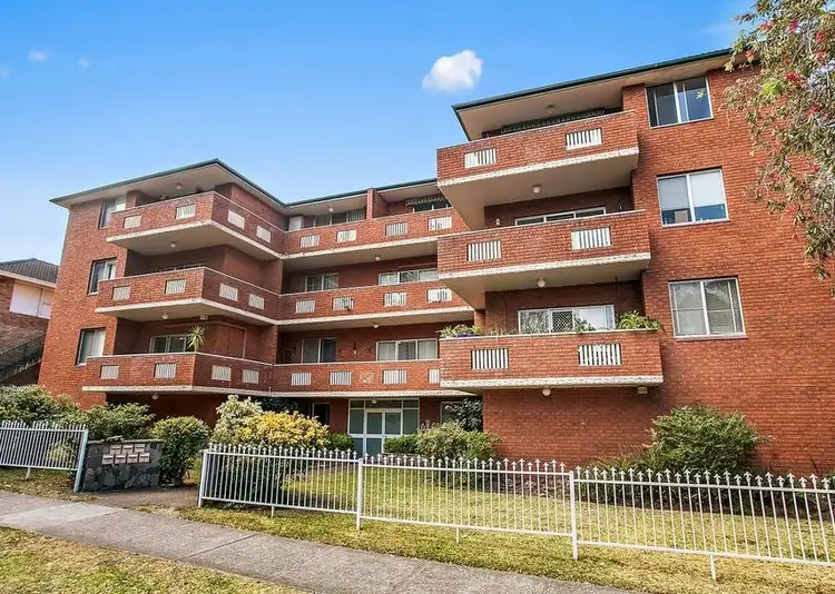 8/16 Garfield Street, Carlton NSW 2218