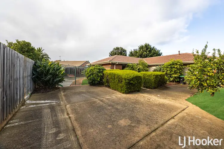 2/70 Coburns Road, Melton South VIC 3338