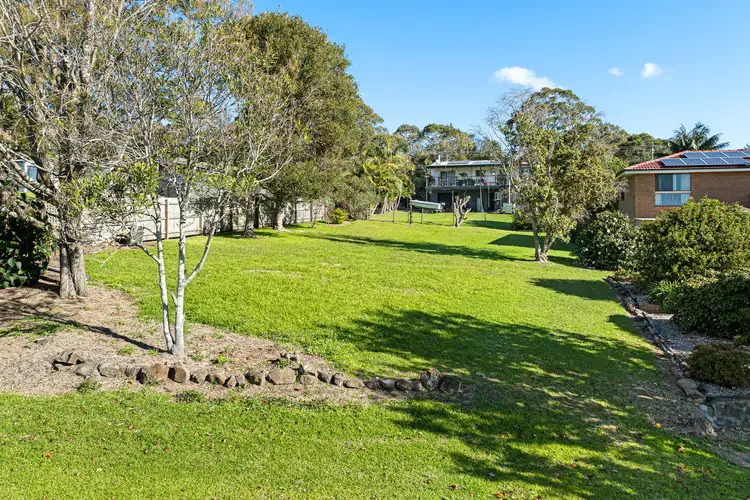 35 Coogee Street, Tuross Head NSW 2537
