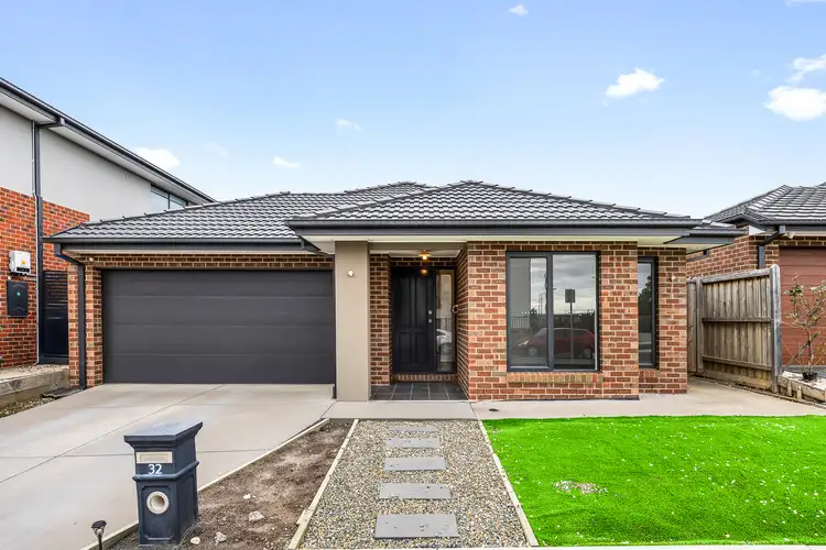 32 Seahawk Crescent, Clyde North VIC 3978