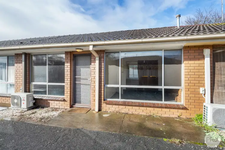 2/4 Marie Crescent, Wendouree VIC 3355