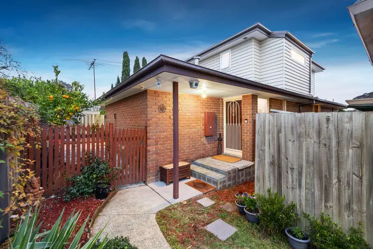 2/11 Hanover Road, Vermont South VIC 3133