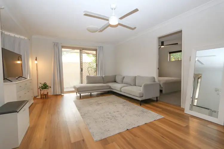 2/9 Nina Parade, Arundel QLD 4214