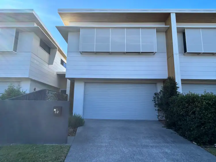 32 Whitehaven Road, Newport QLD 4020