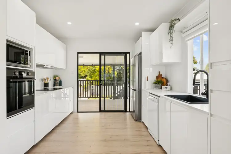 7 Dobson Drive, Strathpine QLD 4500