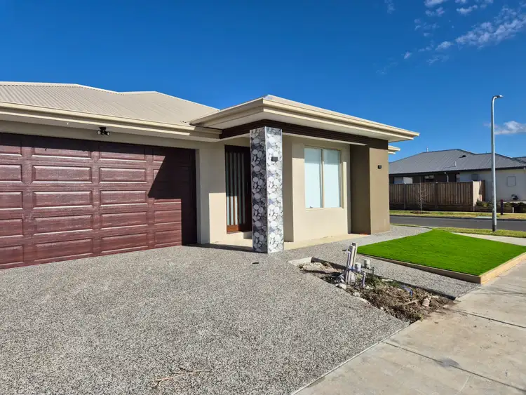 12 Lynnwood Drive, Mickleham VIC 3064