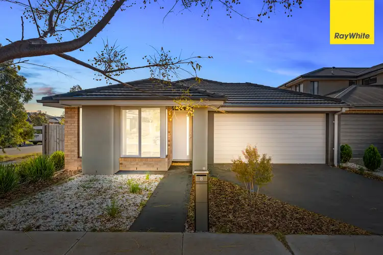 8 Gilfillan Circuit, Thornhill Park VIC 3335