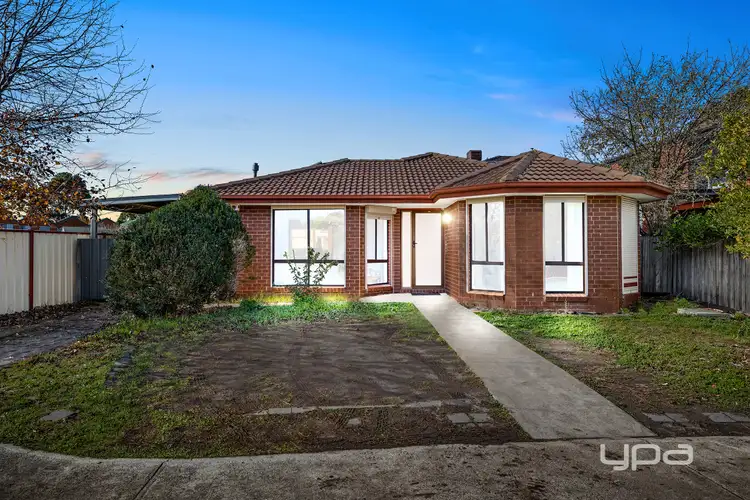 33 Moonstone Circuit, St Albans VIC 3021